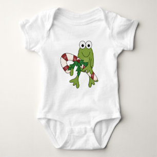 Sapo com Camisetas e presentes de canas doces