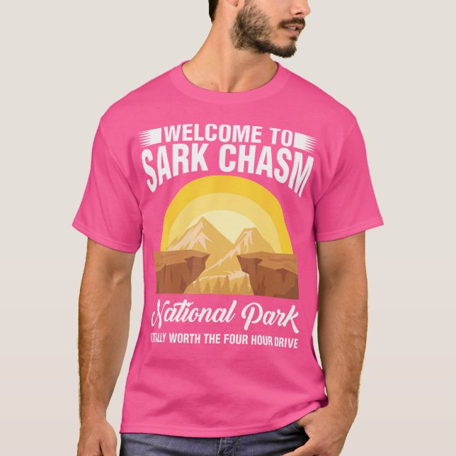 Sark Chasm Sarcasm Pun Camisas Engraçadas Acampand (Frente)