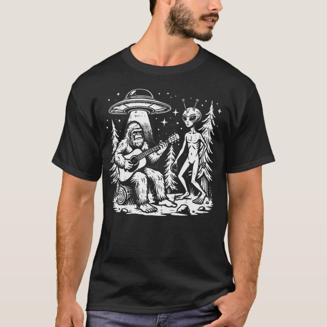 Sasquatch Guitar Alien Ovni Acampamento Camisa Big (Frente)