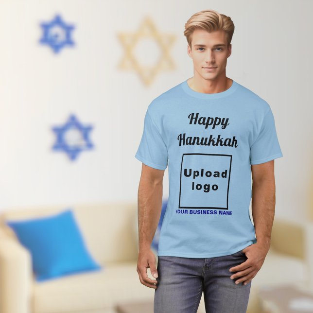 Saudações de Hanukkah em Camiseta Azul Claro (Hanukkah greeting, business name and logo on light blue t-shirt)