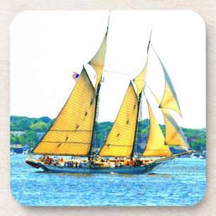 Schooner navegando na porta copos náutica