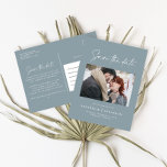 Script casual moderno b anúncio de casamento da ti<br><div class="desc">Um casamento elegante com a tipografia na moda moderna salve o cartão-postal com fotos. Design na moda moderno mínimo. As cores azuis e brancas empoeiradas podem ser personalizadas.</div>