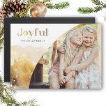 Script de Joyful Dourado Chic com Foto Curvada<br><div class="desc">Design de Natal moderno,  chic,  com o elegante e personalizado script "Joyful" no estilo de gradiente dourado com um único modelo de fotografia curvo e sutil estilo aquarela dourada paisagem de inverno.</div>