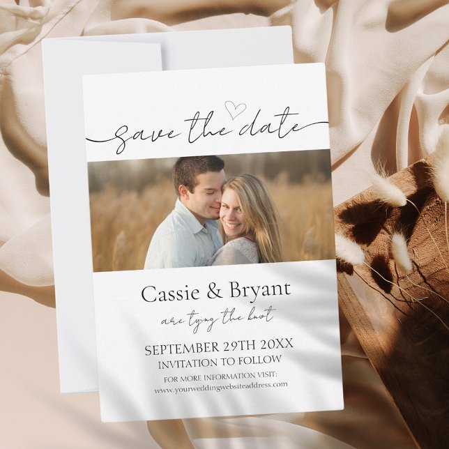 Script Simples Salvar o Convite Monograma de Data (Elegant black and white save the date announcement with photo)