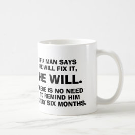 Se um homem diz que o fixará que - caneca de café