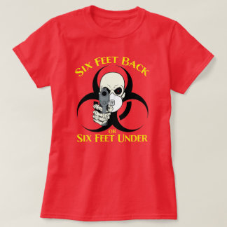 Seis pés para trás ou seis pés sob T-Shirt