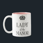 Senhora da caneca Manor<br><div class="desc">A senhora da mansão deveria ter uma xícara adequada. Um presente de excelente para a senhora na sua vida e fãs de dramas menstruais britânicos.</div>