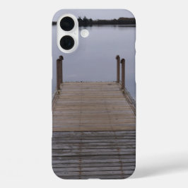 Sentado no cais do compartimento