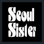 Seoul Sister Poster<br><div class="desc">A Irmã Soul Globe Trotters é especializada em imagens idiossincráticas de todo o mundo. Aqui você encontrará Cartões de Saudação,  Cartões Postais,  Posters,  Mouséads e muito mais.</div>