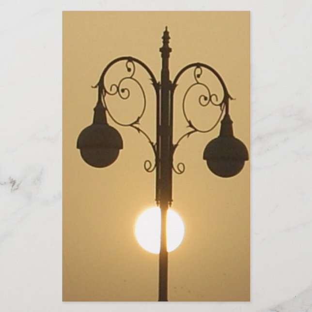 Serene Victorian Street Lamp Sunset Sky (Frente)