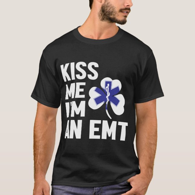 Série Kiss Me (Sou um EMT) Camiseta masculina (Frente)