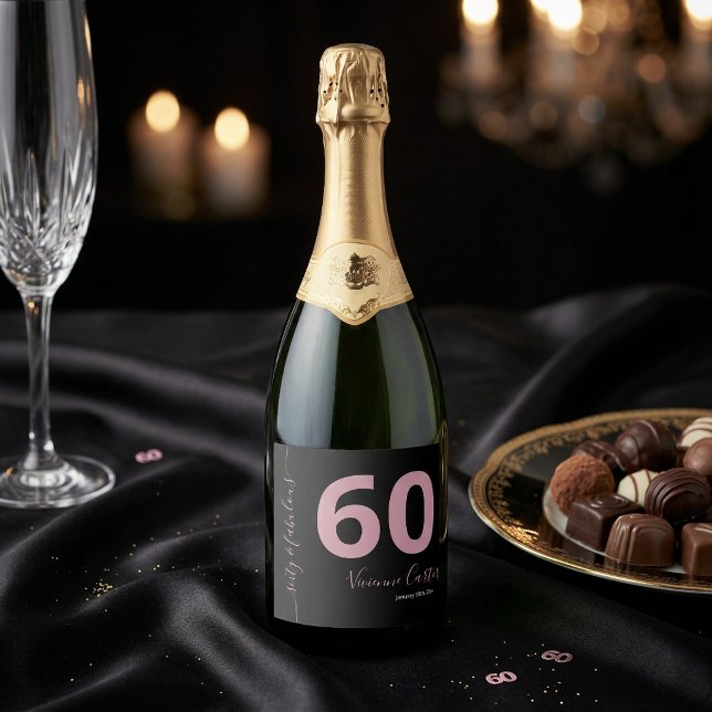 Sessenta e Fabuloso Script Rosa Aniversário de 60  (Sixty and Fabulous Script Pink 60th Birthday Party Sparkling Wine Bottle)