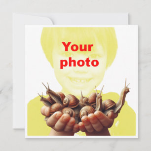 Seu filho segurando caracóis, cartão de foto perso