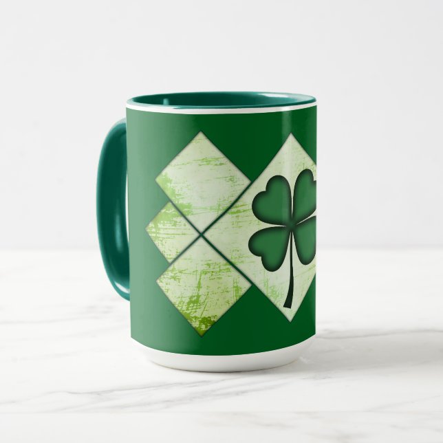 Shamrock Pattern St Patrick’s Day Shirt – caneca (Frente Esquerda)