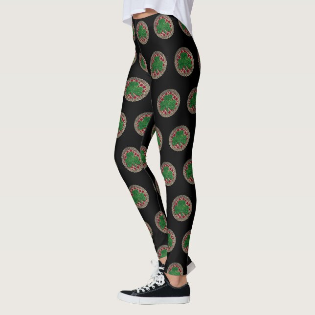 Shamrock Vermelho Sobre Leggings Celtas (Esquerda)
