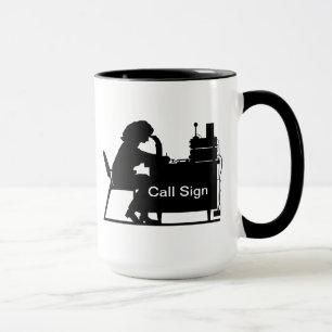 Silhueta fêmea do presunto na caneca do
