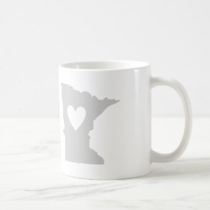 Silhueta Minnesota com caneca de café cardíaco