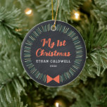 Simples Frota Primeiro Ornamento de Natal - Fenda<br><div class="desc">Comemore o primeiro Natal do seu bebê com este ornamento simples,  mas festivo,  que apresenta uma foto personalizada,  assim como uma ilustração de coroa branca colocada sobre um fundo texturizado de quadro falsa.</div>