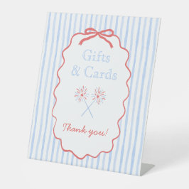 Sinal de presentes e cartões em 4 de julho