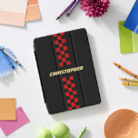 Sinalizador Dourado de cruz vermelho-preto com con<br><div class="desc">Crie seu próprio design personalizado, personalizado, legal, clássico, clássico, vermelho e preto de bandeja de xadrez, faux gold typografia / script monograma, tendência, cobrir inteligente iPad magnético que se dobra em várias posições de suporte e apresenta interior de microfibra cinza que ajuda a proteger sua tela e função acordar /...</div>