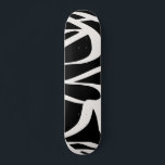 Skate Abstrato Linhas Negras Modernas E Natas Negras De<br><div class="desc">Formas de abstrato - Padrão Striped - fundo preto com linhas brancas creme.</div>