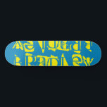 Skate Adicionar seu próprio nome personalizado Amarelo a<br><div class="desc">Adicione seu próprio nome personalizado O skate personalizado apresenta seu nome personalizado na tipografia amarela moderna em um simples fundo azul. Personalize editando o texto na caixa de texto fornecida. Dê um presente personalizado, skate personalizado ao seu skate favorito para o Natal, aniversário ou seu melhor amigo. Elaborado por ©Evco...</div>