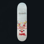 Skate Adorável Reindeer de Natal<br><div class="desc">Esta imagem apresenta renas bonitas. A ideia romântica perfeita de presente. Clique no botão Personalizar para alterar as fontes,  mover o texto e personalizar o design.</div>