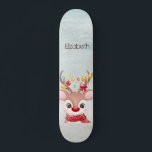 Skate Adorável Reindeer de Natal<br><div class="desc">Esta imagem apresenta renas bonitas. A ideia romântica perfeita de presente. Clique no botão Personalizar para alterar as fontes,  mover o texto e personalizar o design.</div>