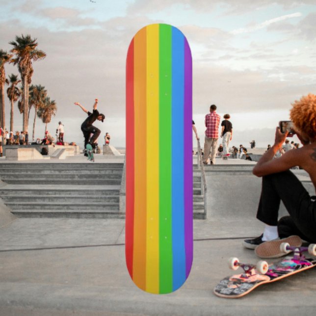 Skate Andar com Orgulho: Bandeira Arco-Íris (Criador carregado)