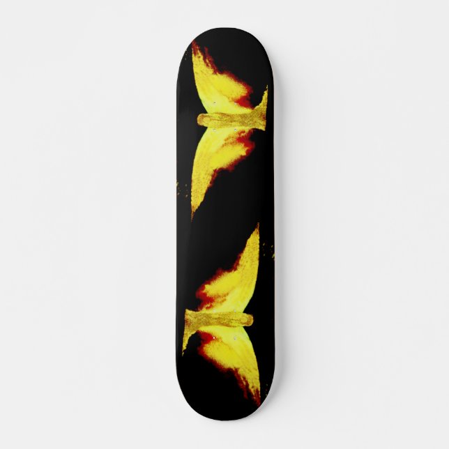 Skate Anjo de Fogo no Piso (Frente)