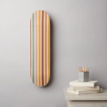 Skate Anos setenta do arco-íris  70s com faixas retrorai<br><div class="desc">Este skate legal com riscas de estilo groovy 70 seria um presente maravilhoso para alguém que ama todas as coisas retrô!</div>