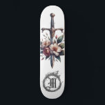 Skate *~* AP88 Fire Medieval Sword Floral Floral<br><div class="desc">(Pesquise no código AP88 para localizar itens semelhantes ) Transferência fácil para outros produtos Zazzle. Painel de fundo BRANCO com FLUXAS DE LAVANDA ESTABILIZADA MEDIEVAL para lança-dragões com FLORES / elementos FLORAIS e com ANEL de FOGO / FLAMES / FLAME e Carta, MONOGRAMA INICIAL para o seu nome - Mantenha...</div>