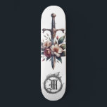 Skate *~* AP88 Fire Medieval Sword Floral Floral<br><div class="desc">(Pesquise no código AP88 para localizar itens semelhantes ) Transferência fácil para outros produtos Zazzle. Painel de fundo BRANCO com FLUXAS DE LAVANDA ESTABILIZADA MEDIEVAL para lança-dragões com FLORES / elementos FLORAIS e com ANEL de FOGO / FLAMES / FLAME e Carta, MONOGRAMA INICIAL para o seu nome - Mantenha...</div>