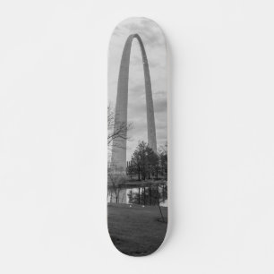 Skate Arco do Parque em Tons de Cinza