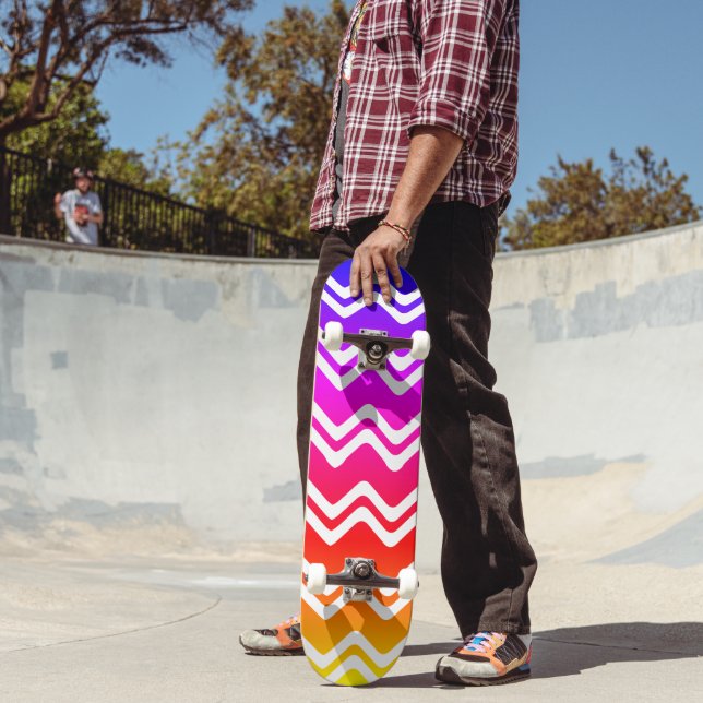 Skate Arco-íris brilhante com Arte de Linha Zig Zag Bran (Ao ar livre 2)