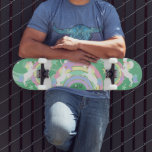 Skate Arco-Íris Verde Personalizado Unicórnio<br><div class="desc">O Unicorn Skateboard tinha um fundo verde e arco-íris coloridos e lindos unicórnios prontos para você personalizar. ✔ NOTA: APENAS MUDE AS ÁREAS MODELO NECESSÁRIAS! 😀 Se necessário, você pode remover o texto e começar a adicionar o texto e a fonte que quiser. 📌 Se você precisar de mais personalização,...</div>