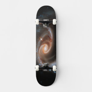 Skate Arp 273 Interagindo Galáxias Em Andromeda.