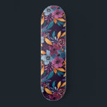 Skate Arte de Flores de Aquarela de Marinho Burgundy<br><div class="desc">Este padrão elegante e artístico é perfeito para a moda e na moda. Apresenta uma borda vermelha, azul-marinho, amarelo-mostarda, verde-esmeralda, queda de aquarela azul clássica e outono, flores e deixa o padrão do buquê sobre um simples fundo de burlagem roxa. É um país artístico, moderno, bonito, único e moderno. Estilize...</div>
