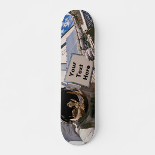 Skate Astronauta da NASA segurando placa - Adicionar tex