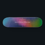 Skate aurora borea<br><div class="desc">"Um fundo colorido de aurora boreal apresenta,  em primeiro plano,  o design de um mapa caligráfico com contornos vetoriais entrelaçados. Possui a legenda: 'Canadá desde 1867'. É fácil de editar e personalizar."</div>
