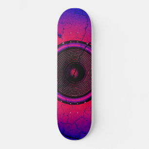 Skate Auto-falante de música numa parede rachada
