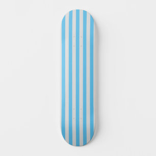 Skate Azul Celeste e Listras Verticais Cinza Claro