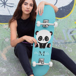 Skate Azul de bolha personalizada Panda branca monograma<br><div class="desc">Um urso panda giro sentado no chão sobre um fundo azul de pastilha elástica. Personalize com seu monograma e nome ou exclua texto em caixas de texto sem nome.</div>