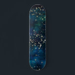 Skate Azul e Dourado sob o céu noturno das estrelas<br><div class="desc">Folha Azul e Dourada sob o fundo da Galáxia Celestial do Céu Noturno das Estrelas.</div>