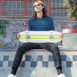 Skate Bandas de Corrida Branca do Verde limão Moderno Mo<br><div class="desc">Crie seu próprio verde limão de verão, faixas de corridas brancas, personalizadas, modernas, legal, personalizadas, de alto-na moda, com estilo tipografia elegante, competição de mapeamento de duro-rocha de melhor qualidade em forma de skate deck. Para personalizar, basta digitar seu nome / monograma / iniciais. Ao adicionar / design, você poderá...</div>