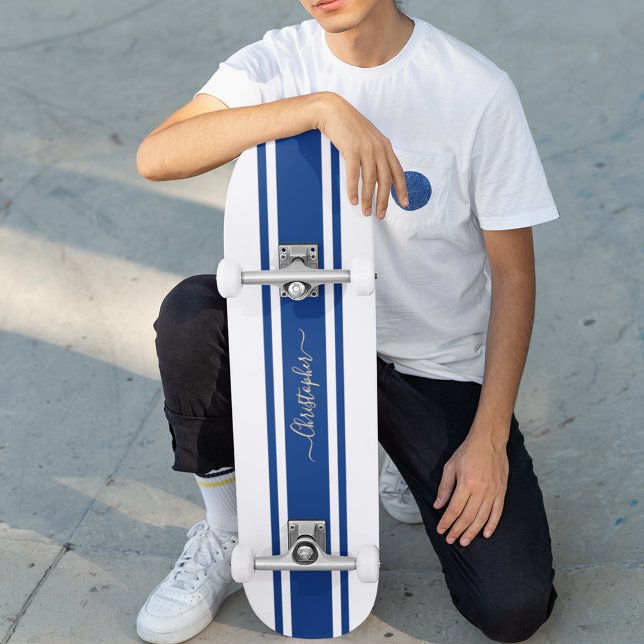 Skate Bandas Douradas, , brancas, brancas e brancas, mon (Classic White Blue Racing Stripes Gold Monogrammed Skateboard)
