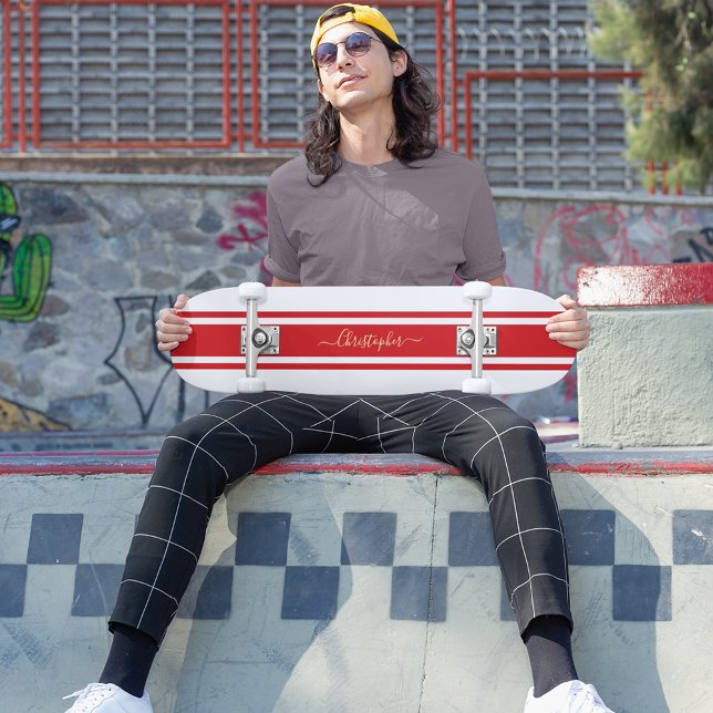 Skate Bandas Douradas, , Vermelhas Brancas Clássicas (Classic White Red Racing Stripes Gold Monogrammed Skateboard)