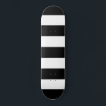 Skate Bandas Horizontais Brancas Pretas E Brancas<br><div class="desc">As listras gráficas preto e branco a negrito decor de forma horizontal ou vertical são um estilo moderno de design gráfico clássico que sempre dá um presente personalizado para você mesmo ou para alguém especial na sua lista, estas certamente dão uma impressão em qualquer ocasião festiva. Envie-nos um e-mail usando...</div>