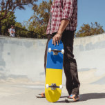 Skate Bandeira da Ucrânia<br><div class="desc">Bandeira da Ucrânia. Bandeira ucraniana. presente de excelente com a bandeira da Ucrânia. Bandas horizontais simples de azul e amarelo.</div>