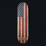 Skate Bandeira Patriótica Americana da Madeira Russa Per<br><div class="desc">Mostre seu orgulho americano ou dê um presente especial com este skate americano Flag em um angustiado design de grunge vestido em madeira. Este design de skate dos estados unidos da bandeira américa com estrelas e listras em branco e azul vermelho é perfeito para o quarto de festas de julho,...</div>
